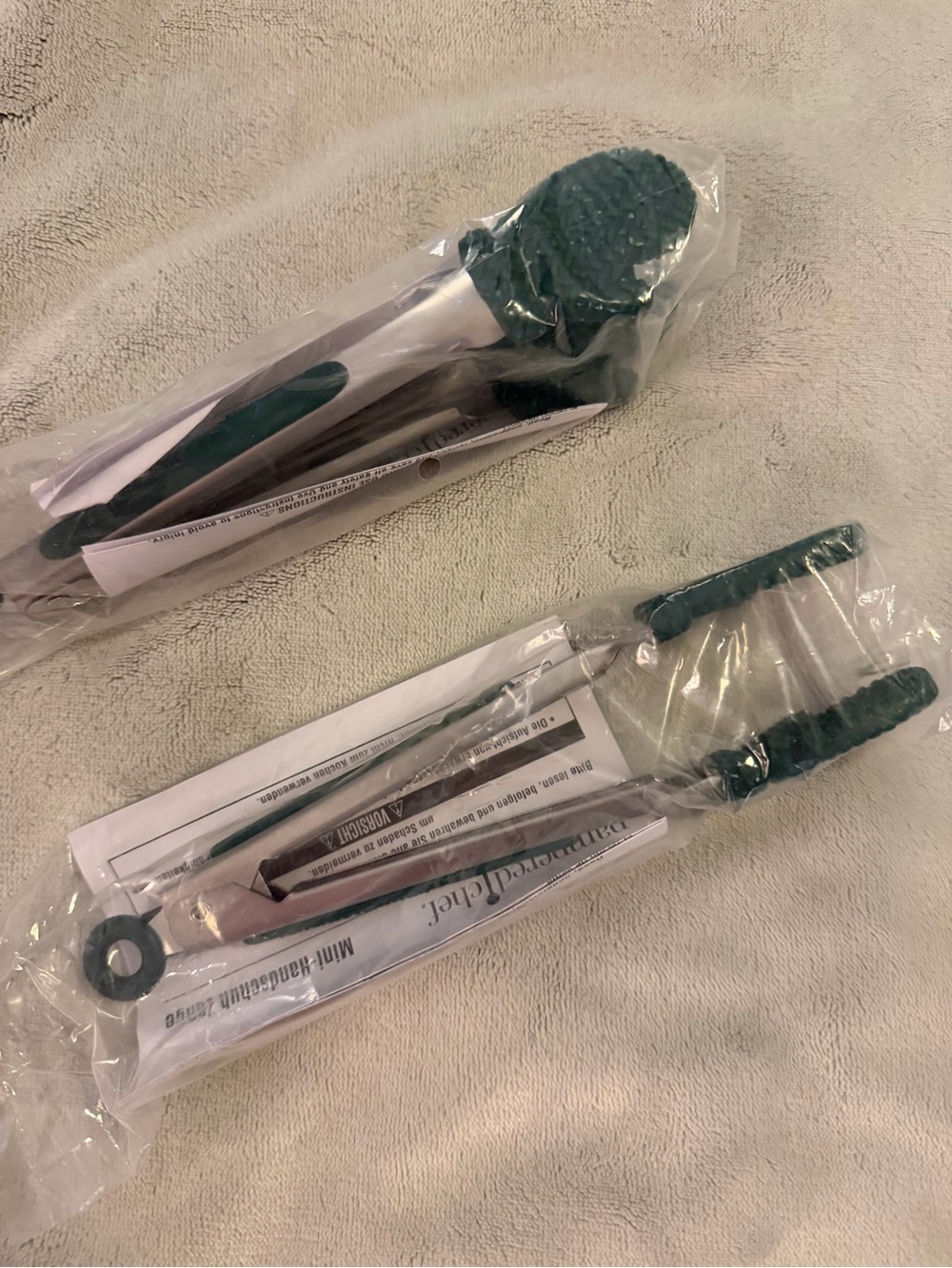 Pampered Chef Green and Silver Mini Tongs Set